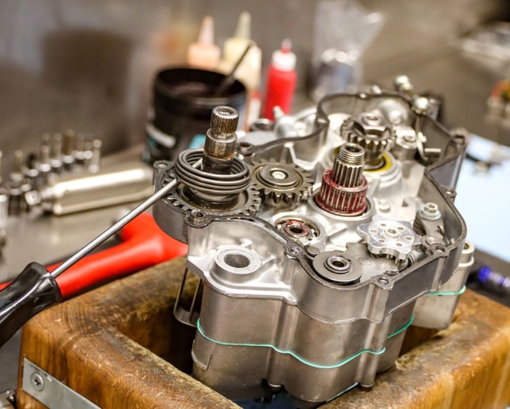 Entretien expert du moteur 49 cc 2-temps : ce que chaque parent doit savoir