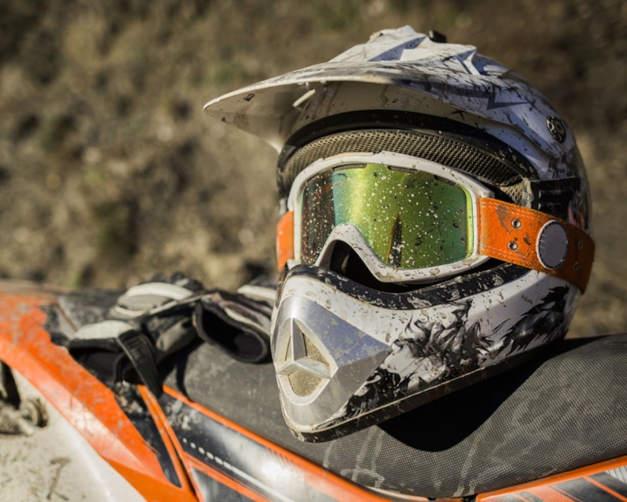 Sécurité en motocross : les équipements et bonnes pratiques indispensables pour ado/adulte